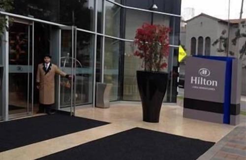 Armendáriz Condominio | Miraflores, junto al Hotel Hilton y Larco Mar, WIFI, Direct TV, Casa de Lujo