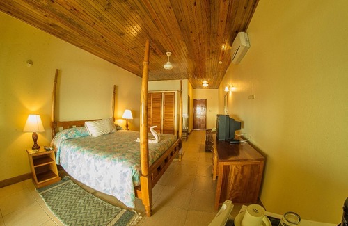 West End Cama Y Desayuno | Mirage Resort - Clothing Optional - Adults Only