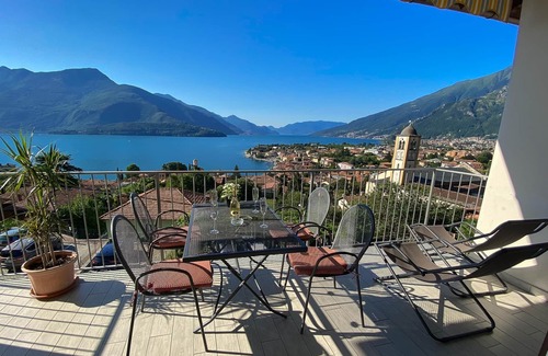 Consiglio di Rumo Apartamento | Miralago Attico Top Floor Holiday Apartment with Pool