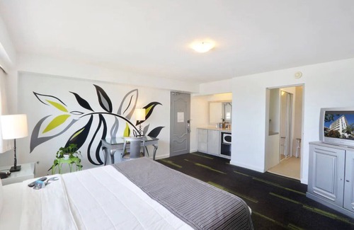 Miramar Hotel | Miramar Retreat | 1 King Bed | Near Old San Juan & Beaches