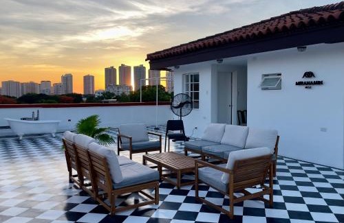 Bagong Lipunan Ng Crame Apartamento | MiraNamin Nest KAMANTIGI Room in Unique Historic Home - Garden Access, Shared Kitchen, Pet Friendly with a Fee