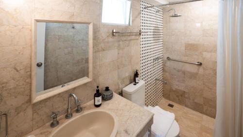 Bagong Lipunan Ng Crame Apartamento | MiraNamin Nest KAMANTIGI Room in Unique Historic Home - Garden Access, Shared Kitchen, Pet Friendly with a Fee