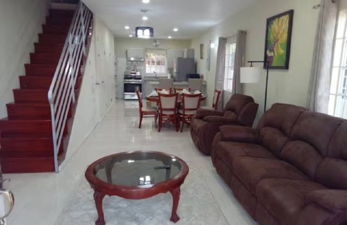 IronShore Estates Casa | MIRANDO PLACE 4X 2 BD 2 BA TWNHSE + 4X 1 BD 1 BA APRTMNT.GYM+POOL+HOTTUB..50 PPL
