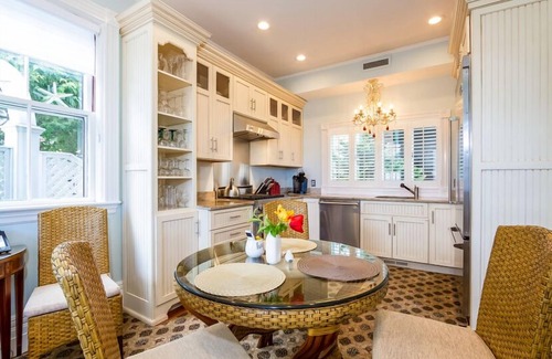 Narragansett Pier Casa | Mirimar - High-End Elegant Victorian Estate in Narragansett Pier