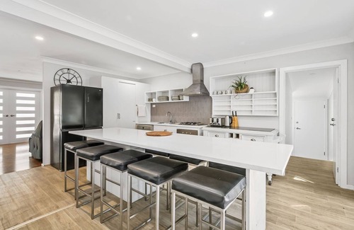 West Haven Casa | Mirror Bay - 6 bedroom holiday home with water view