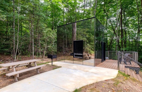 Balsam Grove Casa | Looking Glass 454 - Luxe Mirror Cabin