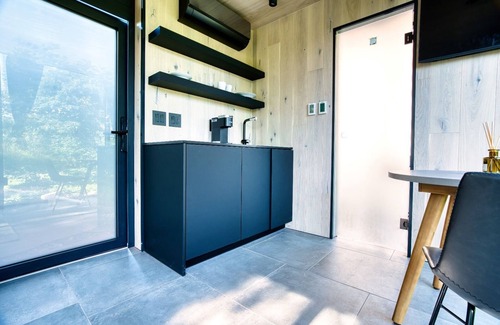 Windham Cabina | MIRROR CABIN IN THE FOREST WITH HOT TUB