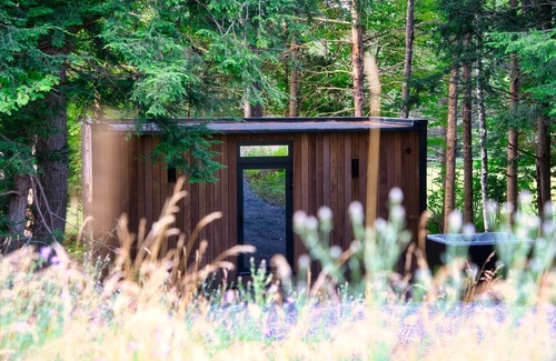 Windham Cabina | MIRROR CABIN IN THE FOREST WITH HOT TUB