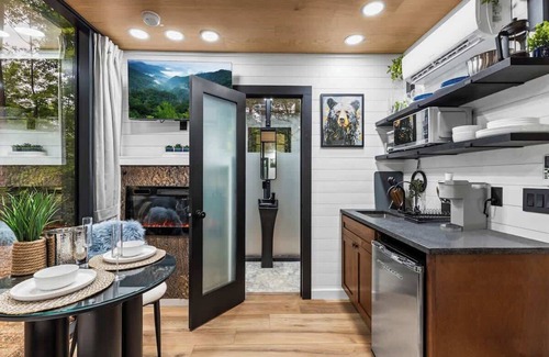 Caton Cabina | Mirror Cabin-Private-Hot Tub-FirePit-Luxury