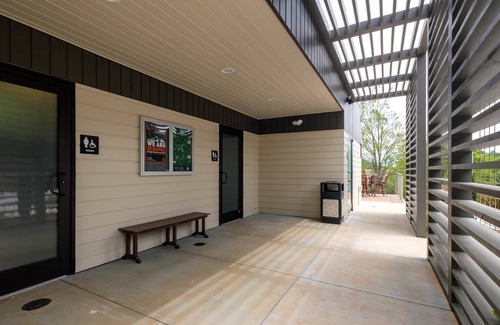 Balsam Grove Cabina | Mirror Cabin - Reflections