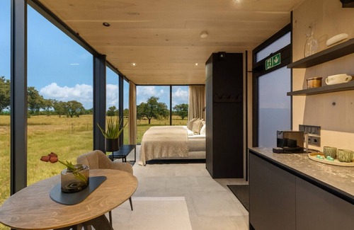 Myra Casa | Mirror House in the North Texas Hill Country