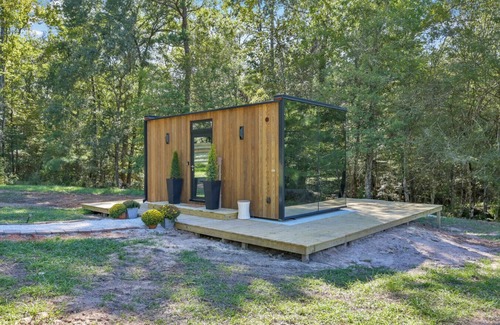 Myra Casa | Mirror House in the North Texas Hill Country