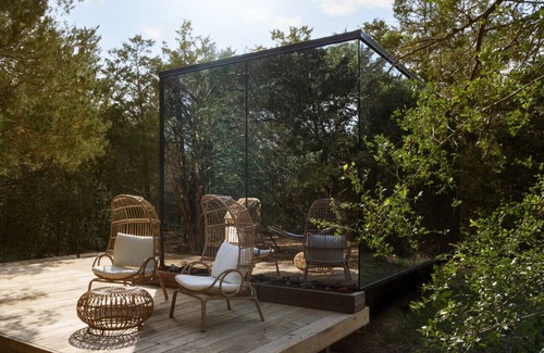 Myra Casa | Mirror House in the North Texas Hill Country