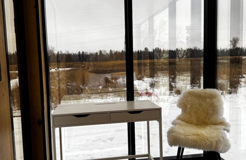 Kalispell Cabina | Mirror House! Near Glacier Park & Airport, 360° Mtn Views, River Access-Cabin A