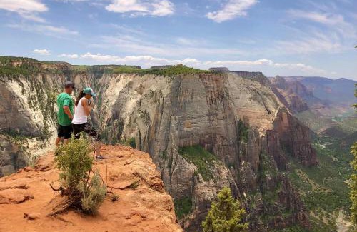 Orderville Casa | Mirror House Overlook at East Zion Resort