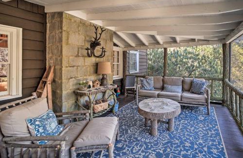 Mirror Lake Casa | Mirror Lake Cabin about 1 Mi to Dtwn Highlands!