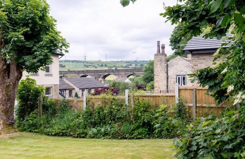 Thornton Casa | Mischa Cottage