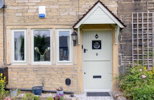 Thornton Casa | Mischa Cottage