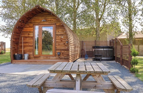 Driffield Cabaña | MISCHIEF, pet friendly, character holiday cottage in Bridlington
