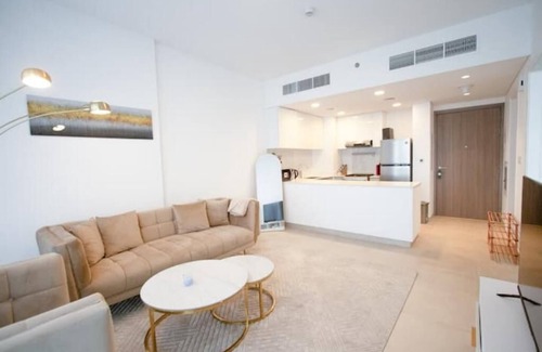 Sharjah Apartamento | Misk 1BR Urban Oasis - Downtown Aljada