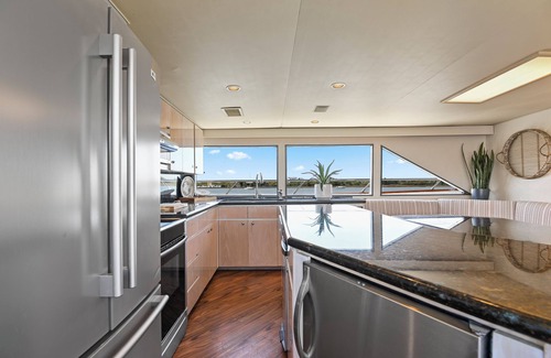 Downtown Charleston Alquiler De Eote | Miss Emily - Dockside Downtown on a Super Yacht!