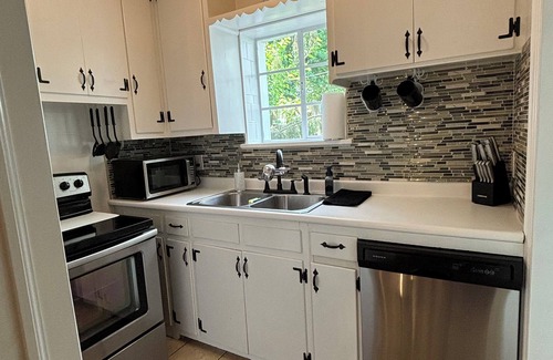 Ottawa Casa | Miss Merrimac- 4bdrm/2 full bth