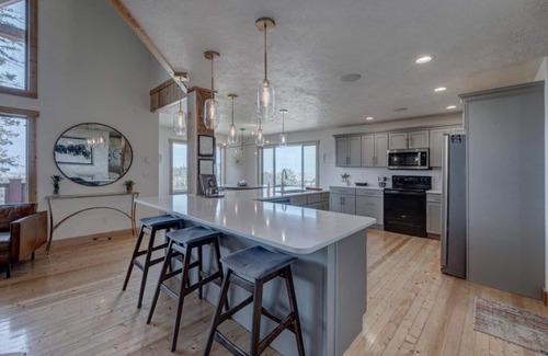 Lead Chalet De Esquí | MISSING LINK CHALET AT TERRY PEAK by RedAwning