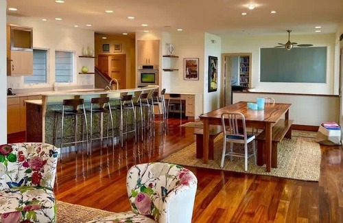Traverse City Casa | Mission Point 6BR Gem | Bay Views, Private Beach