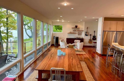 Traverse City Casa | Mission Point 6BR Gem | Bay Views, Private Beach