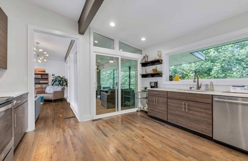 Rossville Casa | ♥ Mission Ridge Midcentury - Family Friendly - Valley Views - High Speed Wifi
