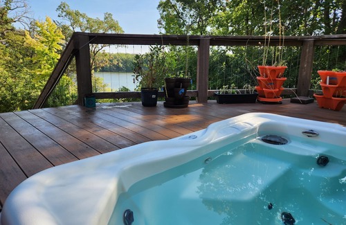 Inver Grove Heights Casa | Un retiro idílico, con jacuzzi y vistas impresionantes del río Mississippi
