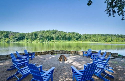 Saint Mary Casa | Missouri Castle with Private Lake, Pool and 100 Acres!
