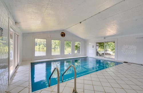 Saint Mary Casa | Missouri Castle with Private Lake, Pool and 100 Acres!
