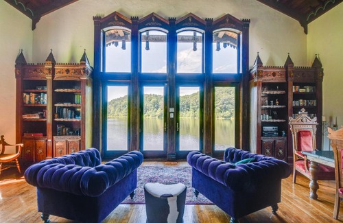 Saint Mary Casa | Missouri Castle with Private Lake, Pool and 100 Acres!
