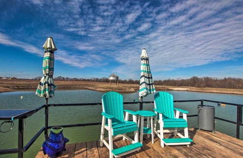 Dawn Casa | Missouri Vacation Rental with Fire Pit Access