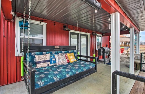 Dawn Casa | Missouri Vacation Rental with Fire Pit Access
