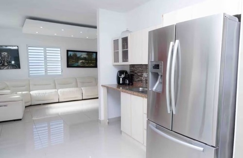 Rio Casa | Mistic River Nature + City in Beverly Hills Guaynabo | Pool + Parking