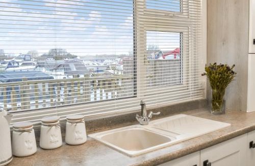 Horning Casa | Mistlethrush