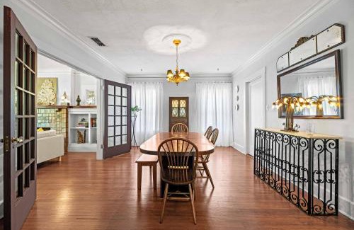 Fort Worth Casa | Mistletoe Heights Bungalow