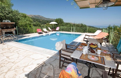 Agios Stefanos Villa | Villa con piscina privada y vistas al mar en el noreste de Corfú