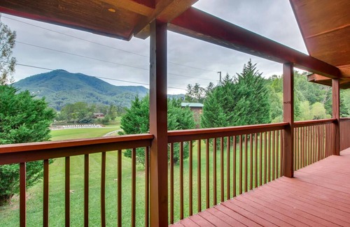 Wears Valley Cabina | Misty Meadows 2 Bedroom Cabin by RedAwning