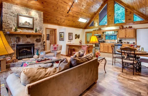 Wears Valley Cabina | Misty Meadows 2 Bedroom Cabin by RedAwning