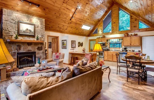 Wears Valley Casa | Misty Meadows Cabin