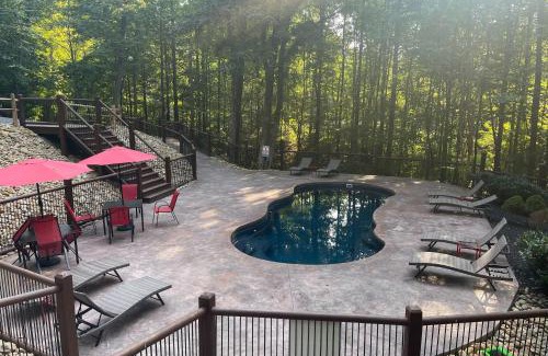 Gatlinburg - Pigeon Forge Casa | Misty Mountain by AvantStay Hot Tub Mountain Views Theater Pool Table