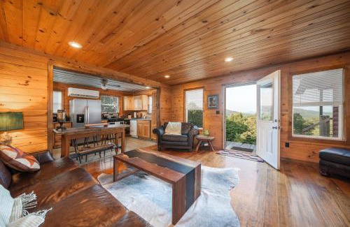 Glenwood Casa | Misty Mountain Cabin Spectacular Scenic Escape by Caddo River