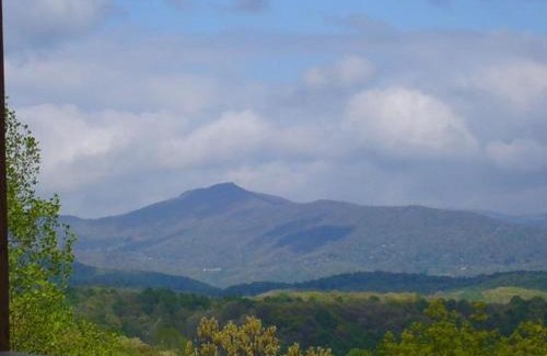 Blowing Rock Casa | Misty Mountain Hideaway