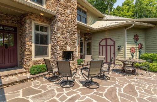Boone Casa | Misty Mountain Hop