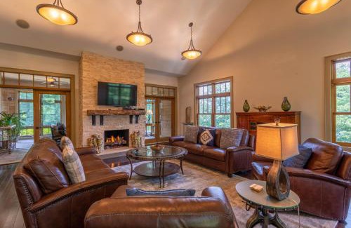 Boone Casa | Misty Mountain Hop