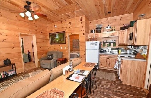 Yadkin Valley Cabina | Misty Mountain Misty Mountain Cabin Slps5 1Q, 1 Sleeper, 1 Single