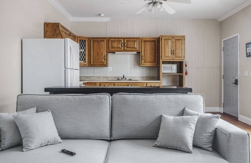 Allons Cabina | Mitchell Creek Marina Cabin 8
